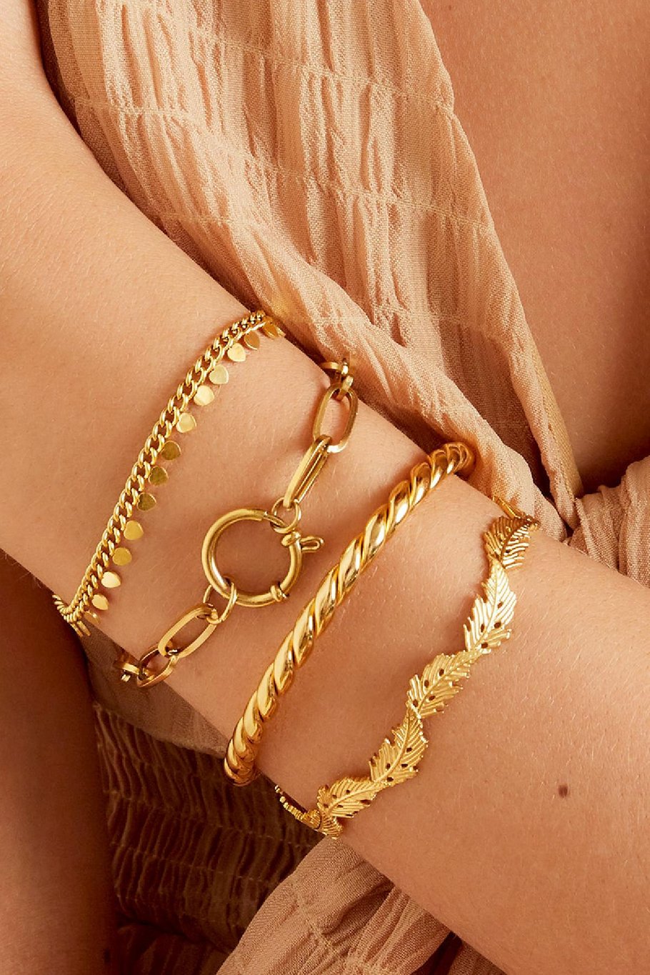 Bracciale cuori in acciaio inossidabile Gold Stainless Steel Immagine2